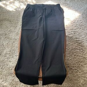 Lululemon men’s stretchy cargo pants